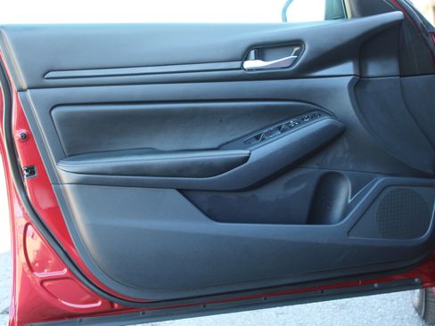 Used 2024 Nissan Altima 2.5 SV image 13