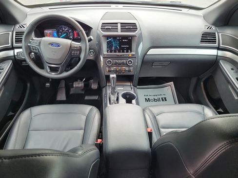 Used 2017 Ford Explorer XLT w/ Equipment Group 202A FWD image 14
