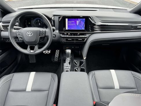 Used 2025 Toyota Camry SE image 2