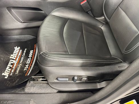 Used 2023 GMC Terrain SLT image 12