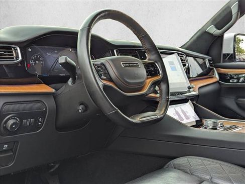 Used 2022 Jeep Grand Wagoneer Series III w/ Flexible Seating Group AWD/4WD image 10