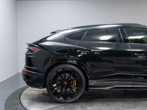 Used 2019 Lamborghini Urus AWD/4WD image 32