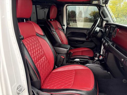Used 2018 Jeep Wrangler Unlimited Rubicon AWD/4WD image 17