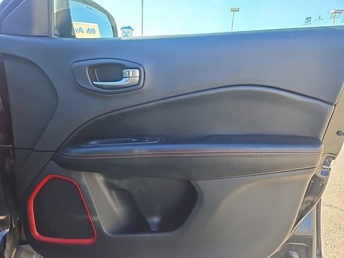 Used 2020 Jeep Compass Trailhawk image 18