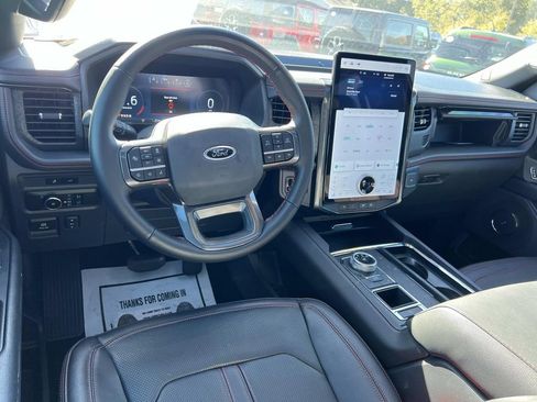Used 2024 Ford Expedition Limited image 22