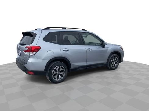 Used 2020 Subaru Forester Premium image 2
