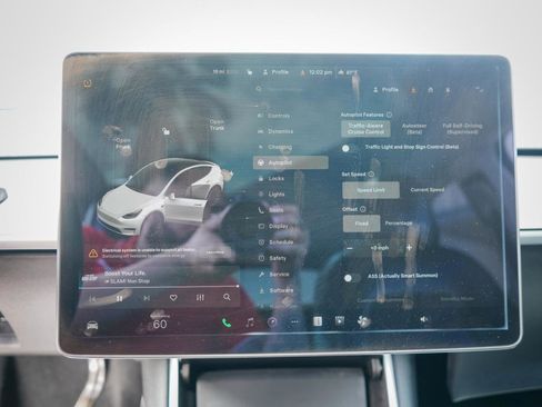 Used 2020 Tesla Model Y Long Range image 14