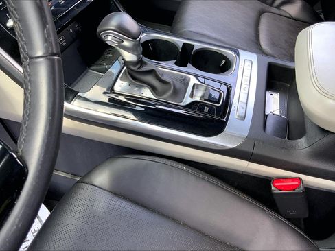 Used 2024 Kia Carnival EX FWD image 18