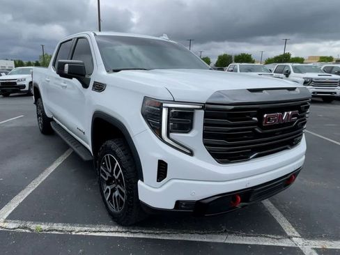 Used 2023 GMC Sierra 1500 AT4 w/ AT4 Premium Package AWD/4WD image 4