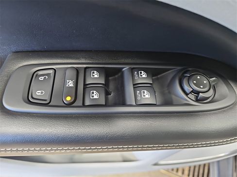 Used 2018 Jeep Compass Latitude image 28