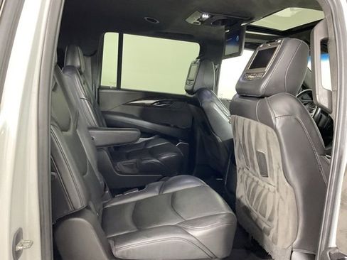 Used 2019 Cadillac Escalade ESV Platinum image 29