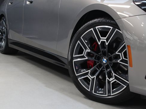 Used 2024 BMW 530i xDrive AWD/4WD image 13