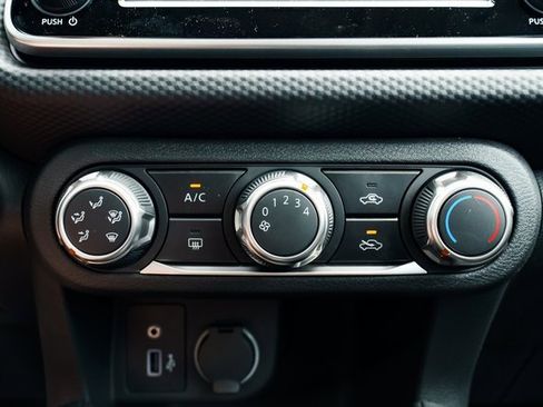 New 2025 Nissan Kicks Play S image 14