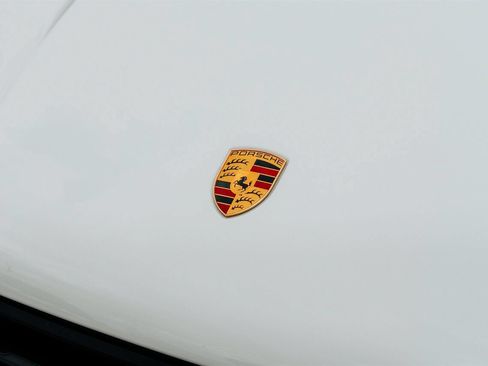 Used 2024 Porsche Macan AWD/4WD image 10