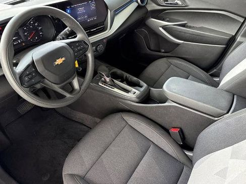 Used 2025 Chevrolet Trax LS FWD image 5