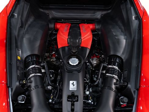 Certified 2021 Ferrari F8 Tributo RWD image 18