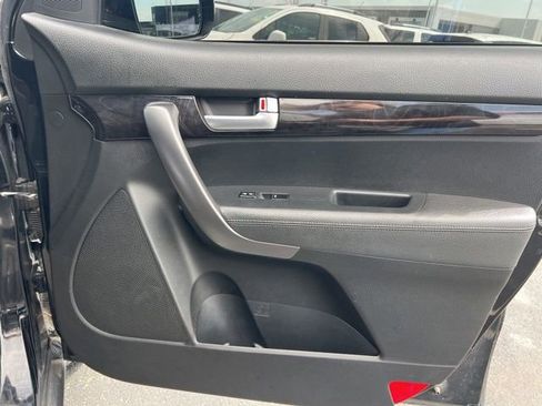 Used 2014 Kia Sorento LX image 29