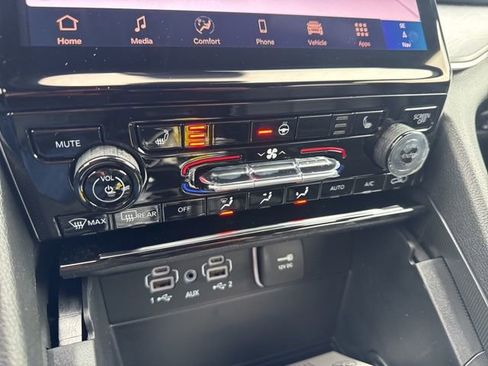 New 2025 Jeep Grand Cherokee L Limited w/ Trailer Tow Package image 22