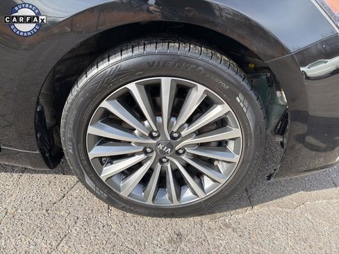 Used 2017 Kia Cadenza Premium w/ Luxury Package image 9