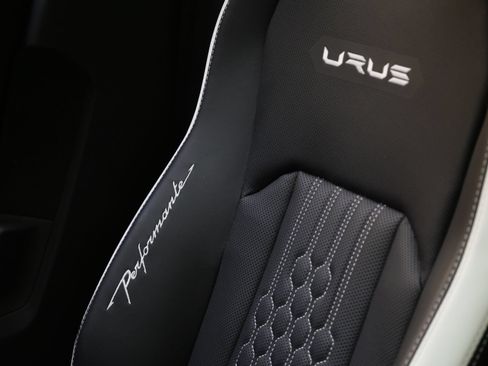 Used 2024 Lamborghini Urus Performante AWD/4WD image 42