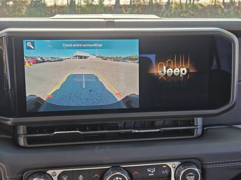 Used 2025 Jeep Gladiator Rubicon w/ Convenience Group image 23