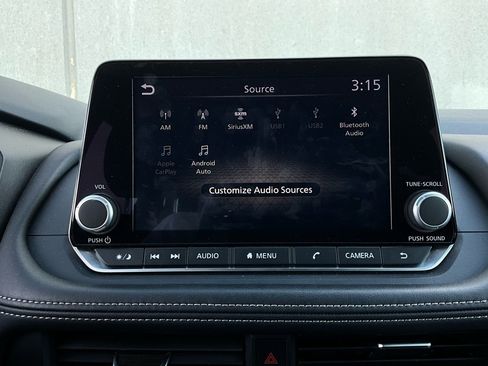 Used 2025 Nissan Rogue SV image 30