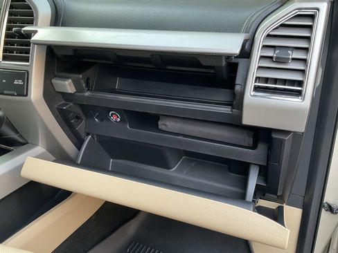 Used 2017 Ford F250 Lariat w/ Lariat Ultimate Package image 28