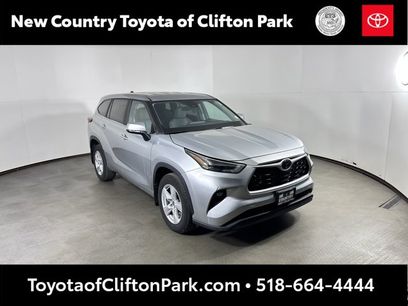 Used 2023 Toyota Highlander LE