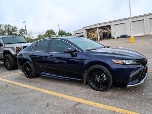 Used 2022 Toyota Camry XSE w/ Cold Weather Package image 7