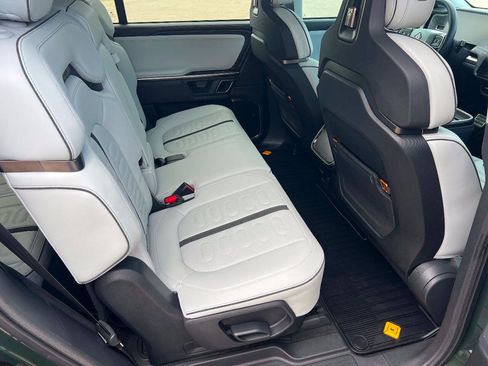 Used 2023 Rivian R1S Adventure AWD/4WD image 24
