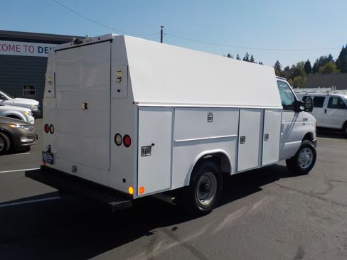 Used 2013 Ford E-350 and Econoline 350 Super Duty w/ Class I Trailer Tow Pkg RWD image 10