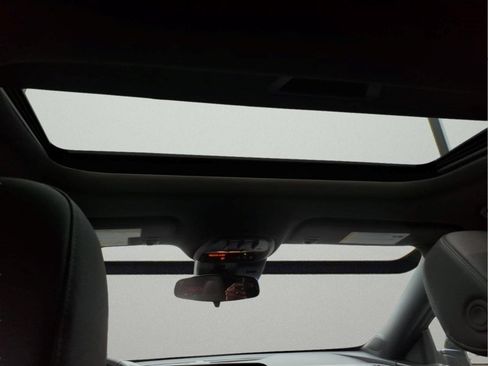 Certified 2024 Chevrolet Trax RS w/ Sunroof Package FWD image 13