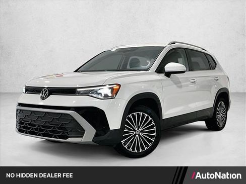 Used 2025 Volkswagen Taos SE FWD image 1