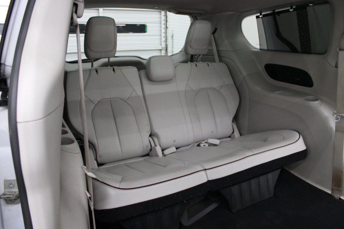 Used 2020 Chrysler Pacifica Limited FWD image 9