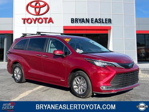 Used 2021 Toyota Sienna XLE image 1