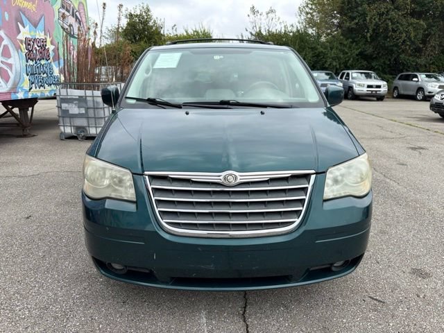 Used 2009 Chrysler Town & Country Touring w/ Entertainment Group #2 FWD image 2