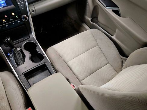 Used 2017 Toyota Camry LE image 23