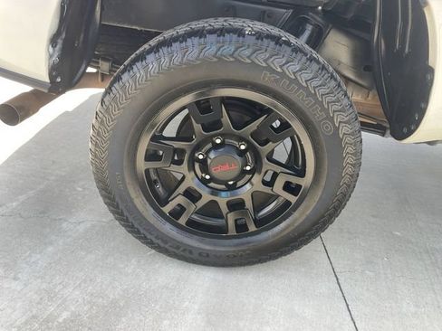 Used 2022 Toyota Tacoma SR AWD/4WD image 30