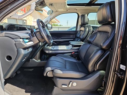 Used 2025 Lincoln Navigator Reserve AWD/4WD image 13