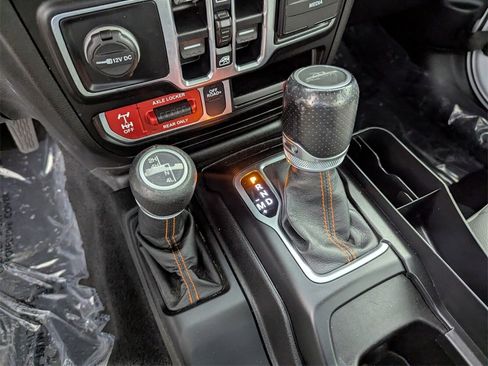 Certified 2021 Jeep Gladiator Mojave image 24