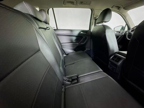 Used 2021 Volkswagen Tiguan SE w/ Panoramic Sunroof Package image 26