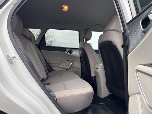 Used 2023 Kia Soul LX image 16