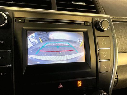 Used 2016 Toyota Camry SE image 28