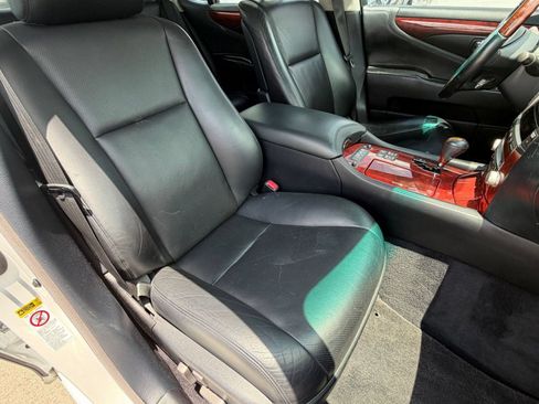 Used 2011 Lexus LS 460 L w/ Luxury Pkg RWD image 21