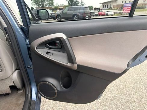 Used 2006 Toyota RAV4 Limited FWD image 27