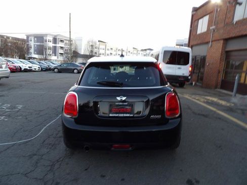 Used 2016 MINI Cooper 4-Door Hardtop image 7