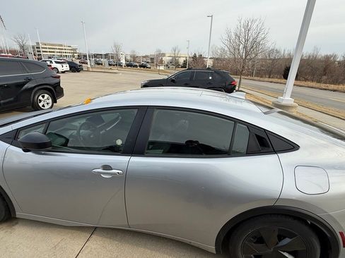 Used 2025 Toyota Prius LE image 3