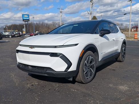 New 2026 Chevrolet Equinox EV LT image 3