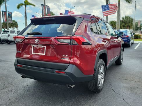 Used 2025 Toyota RAV4 XLE FWD image 11