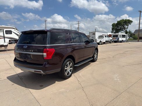 Used 2023 Ford Expedition XLT AWD/4WD image 3